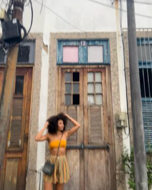 Bárbara Sut Instagram - Memórias trêmulas 
.
#pequenaafrica #domingo #riodejaneiro #carioca #ibrahimferrer #centrodorio #blackbeauty #blackgold