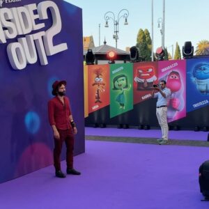 Barbascura X Instagram - @disneyit mi ha invitato alla premiere di Inside Out 2.
Dato che in questi giorni stava a Roma quella imbecille di @_federica_cacciola che mi ostino a coinvolgere nella mia vita, le ho detto “accompagnami così se ti vedo piangere durante il film ti piglio per il culo e mi allieto la serata”. Cosa che puntualmente è successa.
Ho scoperto da lì a breve che era previsto un dress code.  Vi allego la conversazione che ne è derivata. Ps: qualcuno effettivamente è venuto in pantalone marrone, camicia bianca e cravatta, ma pareva Spongebob. Ho vinto.
Ps: #insideout2 spacca.