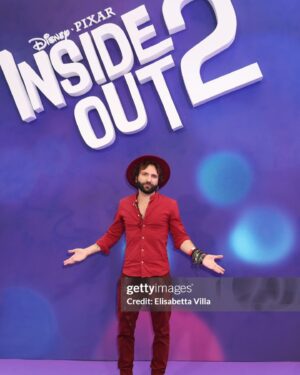 Barbascura X Instagram - @disneyit mi ha invitato alla premiere di Inside Out 2.
Dato che in questi giorni stava a Roma quella imbecille di @_federica_cacciola che mi ostino a coinvolgere nella mia vita, le ho detto “accompagnami così se ti vedo piangere durante il film ti piglio per il culo e mi allieto la serata”. Cosa che puntualmente è successa.
Ho scoperto da lì a breve che era previsto un dress code.  Vi allego la conversazione che ne è derivata. Ps: qualcuno effettivamente è venuto in pantalone marrone, camicia bianca e cravatta, ma pareva Spongebob. Ho vinto.
Ps: #insideout2 spacca.