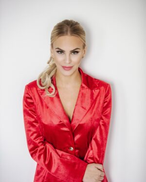 Barbora Balúchová Instagram - Priatelia chcela by som vám všetkým popriať krásne VIANOČNÉ SVIATKY. Prajem vám to najhlavnejšie,  ZDRAVIE🤍 Užívajte si tieto magické chvíle s vašimi najbližšími🎄