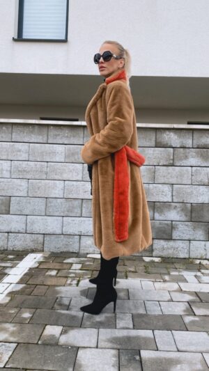Barbora Balúchová Instagram - VIANOCE s @dozetti.eu 🎄 Takýto krásny kabát som našla na stránke a majú ho ešte v krásnej zelenej farbe. A pozor keďže o malú chvíľku sú tu Vianoce mám pre vás aj zľavy🎁 Nájdete tam krásne oblečenie, doplnky pre dámy aj pánov za SKVELÉ CENY.
min.nákup 200€- 20%- kód VIP20
min.nákup 300€- 25%- kód VIP25
min.nákup 400€- 30%- kód VIP30