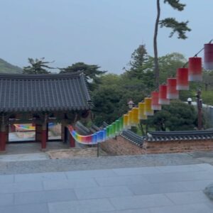 Barbora Černá Instagram - Spent some time at a Buddhist temple with monks. Thank you for the teaching and experience. We will take that back with us to our European world.. 🫰🏻☯️ #meditationpractice