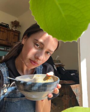 Barbora Černá Instagram - This story is about zelňačka. The best soup in the world... #zelňačka #kojetickáklobása #love (a nej miska je od @atkaticha !)
