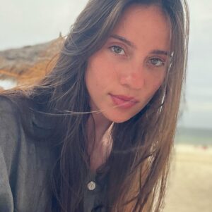 Barbora Černá Instagram - Kosti visí, kosti v pohybu.. 🦴🌴