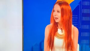 Barbora Fišerová Instagram - Děkuju za milý rozhovor pro pořad Svět A11 s moderátorkou Terezkou Stýblovou🎬🙏
#tva11#sveta11#barafiserova#terezastyblova