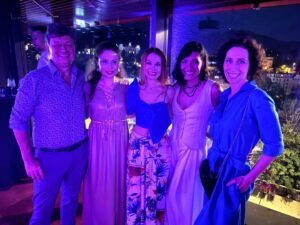 Barbora Fišerová Instagram - Parta na party….Lór&Natuzzi party…Kviff..Hotel Thermal…party time se skvělou partou… díky za krásný večer …🥳🎬
#kviff#partycas#partytime#lor#natuzzi#hotelthermal#karlovyvary#filmovyfestival#romanagoscikova#kareljanak#andreamachalikova#evaalner#barafiserova#parta#dekuji