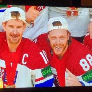 Barbora Fišerová Instagram - Kluci děkujeme za nádherný mistrovství světa 2024 a nezapomenutelné zážitky 🇨🇿🏒❤️💪🏆🥇