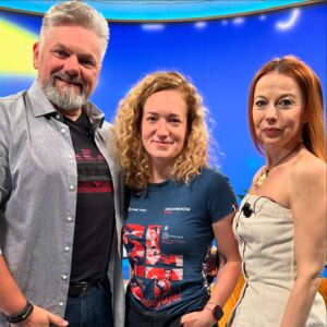 Barbora Fišerová Instagram - Leo Gudas u nás ve studiu. Ten chlap je prostě pohodář. #hokej #msvhokeji Také povídáni o XVII. Všesokolském sletu s Kateřinou Machů, autorkou skladby pro dorostenky a mladší ženy, Leporelo. @ceskaobecsokolska @radkogudas1fan @tva11oficialni  @fiserovabara @machukaterina @josefmelen