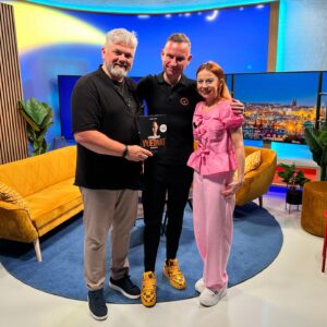 Barbora Fišerová Instagram - Dobrý večer @tva11oficialni @fiserovabara @josefmelen @kava_melen #amfora @petr_salava_amfora #vyjednavac