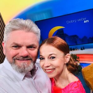 Barbora Fišerová Instagram - Startujeme v 18h… Dobrý večer s A11…Pepa a já jsme připraveni 🎬💃🕺
@tva11oficialni