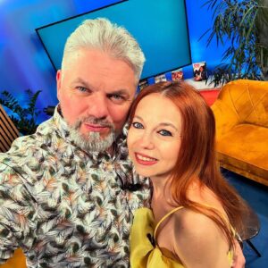 Barbora Fišerová Instagram - Jsme připraveni na dnešní Dobrý večer s A11.. tedy já budu mít Dobrý večer s mým skvělým Pepou Melenem🎬🙋‍♀️a našimi hudebními hosty …těšíme se na vás v 18h TV A11
