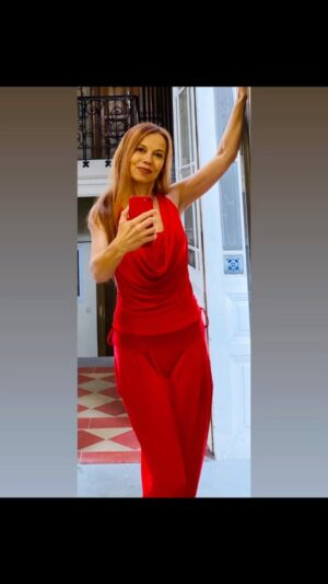 Barbora Fišerová Instagram - Tyhle kousky mého oblečení najdete v charitativním bazárku Hanky Kynychové 5.6. od 10h do 17h na adrese: Pankrác House, Lomnického 1705/5-9, Praha 4….s velkou radostí jsem je do charitativního bazárku věnovala pro dobrou věc a pomoc… ať vám sluší a přinesou štěstí 🍀❤️
@nadacnifondhankykynychove
