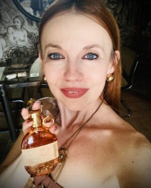Barbora Fišerová Instagram - originální…tajemná…smyslná…okouzlující vůně…
Pink Pepper, Orange Blossom, Coconut Milk a Vanilla…to vše je jen jeden parfém a tím je
Blauer Eau de parfume
Vyzkoušejte a okouzlete touto výjimečnou vůní…
@marionnaud_cr 
#marionnaud#blauer#smyslnost#kouzlo#vyjimecnost#zenskost#vune