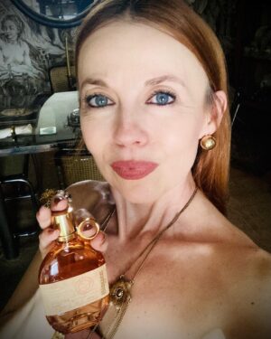 Barbora Fišerová Instagram - originální…tajemná…smyslná…okouzlující vůně…
Pink Pepper, Orange Blossom, Coconut Milk a Vanilla…to vše je jen jeden parfém a tím je
Blauer Eau de parfume
Vyzkoušejte a okouzlete touto výjimečnou vůní…
@marionnaud_cr 
#marionnaud#blauer#smyslnost#kouzlo#vyjimecnost#zenskost#vune
