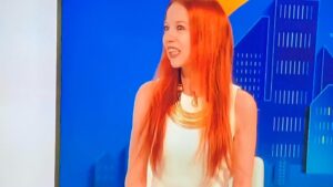 Barbora Fišerová Instagram - Děkuju za milý rozhovor pro pořad Svět A11 s moderátorkou Terezkou Stýblovou🎬🙏
#tva11#sveta11#barafiserova#terezastyblova