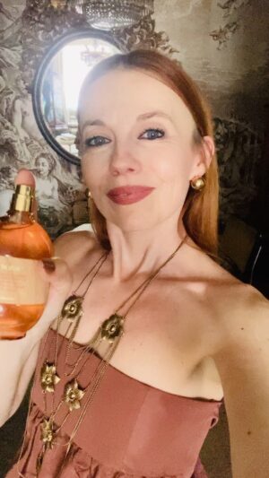 Barbora Fišerová Instagram - originální…tajemná…smyslná…okouzlující vůně…
Pink Pepper, Orange Blossom, Coconut Milk a Vanilla…to vše je jen jeden parfém a tím je
Blauer Eau de parfume
Vyzkoušejte a okouzlete touto výjimečnou vůní…
@marionnaud_cr 
#marionnaud#blauer#smyslnost#kouzlo#vyjimecnost#zenskost#vune