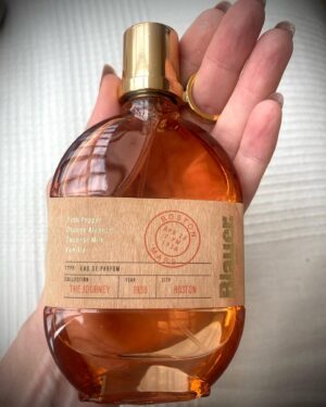 Barbora Fišerová Instagram - originální…tajemná…smyslná…okouzlující vůně…
Pink Pepper, Orange Blossom, Coconut Milk a Vanilla…to vše je jen jeden parfém a tím je
Blauer Eau de parfume
Vyzkoušejte a okouzlete touto výjimečnou vůní…
@marionnaud_cr 
#marionnaud#blauer#smyslnost#kouzlo#vyjimecnost#zenskost#vune