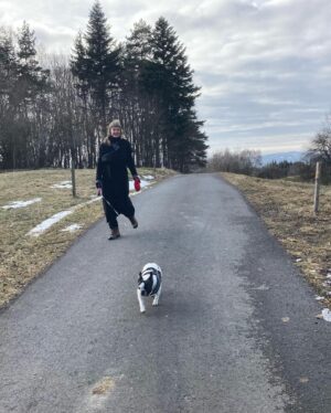 Barbora Seidlová Instagram - To nemělo chybu! Děkujeme úžasným divákům z ValMezu… Marku Barošovi za skvělý servis, kuchtíkovi Frantovi za #vegan večeři, Áďe a Mie za to že nás vyvenčily… děkujem že si to můžeme takhle užívat! 💙