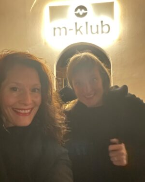 Barbora Seidlová Instagram - To nemělo chybu! Děkujeme úžasným divákům z ValMezu… Marku Barošovi za skvělý servis, kuchtíkovi Frantovi za #vegan večeři, Áďe a Mie za to že nás vyvenčily… děkujem že si to můžeme takhle užívat! 💙