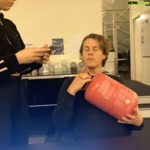 Bård Ylvisåker Instagram - Apparently helium affects whistling.
.
🎥: @sofie_ylvisaaker