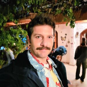 Barış Aytaç Instagram - Küçük bir set günlüğü 
1 kayıt. 2 oyunculuğun % si. 3 iyi saatte olsunlar. 4 necefli maşrapa.