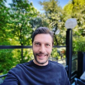 Barış Aytaç Instagram - Güneşin, agaclarda yem yeşil ışıldadığı günler herkese ☀️
