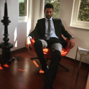 Barış Aytaç Instagram - Apartman yöneticisiyle toplantım var.