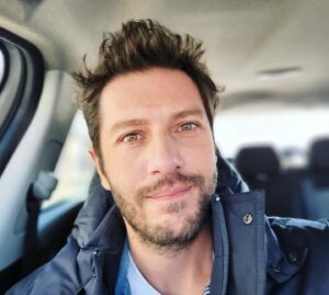 Barış Aytaç Instagram - Another car selfie 

Güzel pazarlar 🌞