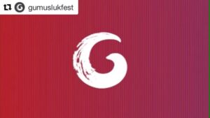 Barış Bağcı Instagram - #Repost @gumuslukfest with @get_repost
・・・
Ekip çalışması bizden sorulur ☺
Neredeyse hazırız. Bilet satışımız da başladı.
Online olarak Biletix üzerinden, elden almak isterseniz Yalıkavak ve Oasis Biletix satış noktalarından biletlerinizi alabilirsiniz.
Konser günlerinde Antik Taş Ocağı'ndaki ana gişeden de bilet temin etmeniz mümkün.
31 Temmuz itibariyle de her gün 10:00 - 18:00 saatleri arasında Gümüşlük Sahil'deki festival merkezimize de uğrayabilirsiniz.
Kahve içeriz, laflarız, biz çalışmaya devam ederken siz denize girersiniz 😄😅
Görüşürüz 🎵🎶