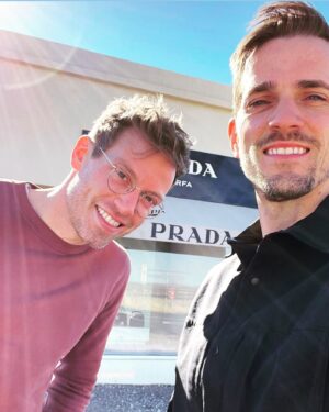 Barrett Foa Instagram - Howdy, partner. ❤️❤️ at the Prada Marfa art installation. Deep in the ❤️of (west) Texas.