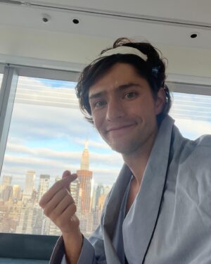 Barton Cowperthwaite Instagram - Just got home from My craniotomy, @nyulangone doctors are saying that it was an incredibly successful operation. New phase of the process is starting now! 1)diagnosis 2)surgery 3)recovery LFG FAM, We will know more when the molecular pathology comes back in a couple weeks! #easyasonetwothree #bestthanksgivingever #grateful #totalresection #holeinone thank you from the bottom of my heart for the love and support. I really do love you all right back 🫰🏼