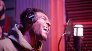 Barton Fitzpatrick Instagram - REAL R&B….I repeat REAL R&B🔊🔊🔊‼️‼️‼️‼️‼️‼️🎙🎙🎙🎙 🎶 

We back LIVE @ Chicago peerless producer @gabrielalex89 ‘s #gvostudio 

Chicago MADE artist BARTÓN giving y’all a special glimpse of one of his newest unreleased singles…

“S T A Y”

Song inspired by @itsmadebyclint & DEDICATED to the future Mrs. Fitzpatrick (his gorgeous fiancé) think of wedding 💒 🔔 bells when you hear it

Chicago/Maywood producer @gabrielalex89 🎙🎶 ✍🏾 alongside the unmatched @heyitspierre 🎸 in the cut #theband 

Sponsored by @auragami.apparel 💧 dripped in @thatsikonmusic ‘s @auragami.apparel