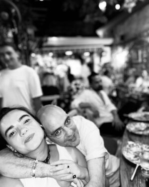 Bartu Küçükçağlayan Instagram - bizim olan herşey yaşıyo sevgilim.