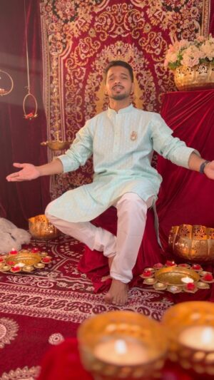 Basant Bhatt Instagram - Can’t even think of comparing myself to the great @kailashkher but I just had this wish since years to attempt this song and see if I can pull this up☺️.
If you like this then let me know in the comments I’ll upload the second part of the song which I recorded.
Thank you @conquerphotographystudio for encouraging me to sing this one.
Studio and light by @conquerphotographystudio