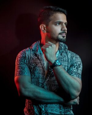 Basant Bhatt Instagram - Once you discover your light, you will be unbeatable for any battlefield. .
.
In frame @kingbasantbhatt 
Studio @conquerphotographystudio .
#basantbhatt #conquerstudio
