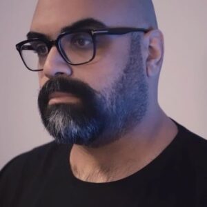 Bashar Al-Jazzaf Instagram - لحظه .. اهيا لحظه .. صعبه .. وايد صعبه .. 

الله يحفظ لكم اهلكم و احبابكم

(سكتش قصير لقصه واقعية) 

- سكتش قصير لاحد الاصدقاء لتقديمه في احد الجامعات الامريكية -