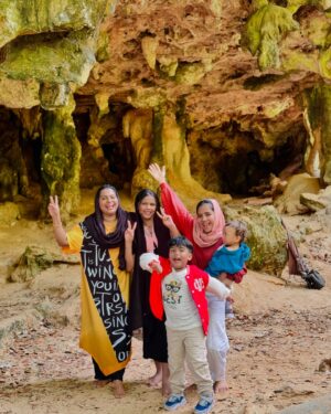 Basheer Bashi Instagram - Happy Mother’s Day to my two incredible wives. Our family is blessed to have you both.💐💖
