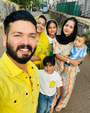 Basheer Bashi Instagram - “Find your happy place, and let the good vibes become your soundtrack.” #familytime #weddinganniversery #14years