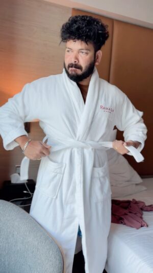 Basheer Bashi Instagram - When Visiting A Star Hotel 😜😂🤣

#malayalamcomedy #comedy #basheerbashi