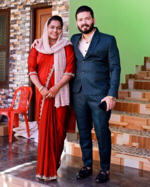 Basheer Bashi Instagram - Fourteen years down, forever to go. Happy anniversary to my rock, my love, my everything.🥰 Love You SonuUu 💋🧚🏻‍♀️❤️ @_suhana_basheer ❤️