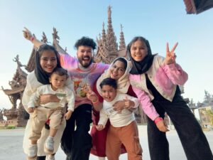 Basheer Bashi Instagram - Creating Cherished Memories With The Sanctuary of Truth.🥰❤️

#sanctuaryoftruth #pattaya #thailand