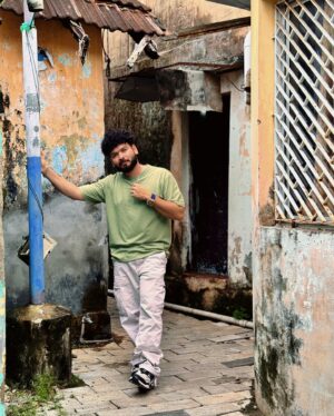 Basheer Bashi Instagram - “Vintage vibes and classic times.” 😜

#stylish #style #fashion #fashionstyle #vintage #vintagestyle #basheerbashi