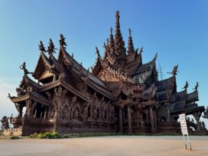 Basheer Bashi Instagram - Creating Cherished Memories With The Sanctuary of Truth.🥰❤️

#sanctuaryoftruth #pattaya #thailand