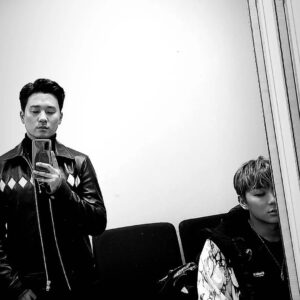 Basick Instagram - 어제부로 래원이와의 계약이 마무리 되었습니다. 처음 래원이를 한 학원에서 보았을 때 래원이는 그저 평범한 힙합을 좋아하는 수십명의 학생들중 한명이었습니다.  1년쯤 지난후에 자기가 믹스테입을 만들었다며 제게 연락이 와서 들려주었고, 저는 이름도 기억나지 않아 얼굴 사진을 보내달라고 한 후 어렵사리 기억을 찾고선 별 기대 없이 믹스테입을 틀었습니다. 그 음악을 듣고 난 후 새로 회사를 시작하는 상황에 같이 하지 않겠냐고 래원이에게 제안을 했습니다. 그리고 저에게 미래를 맡겨준 래원이가 고맙기만 합니다.

제 안목이 틀리지 않았다는걸 증명해준걸로만 해도 저는 너무 고맙게 생각합니다. 함께한 3년간 래원이는 물론 저 또한 여러모로 많이 성장하고 의미있는 시간이었고, 래원이는 이제 다음 성장을 위해 나아가려고 합니다. 래원이를 사랑해주신 모든 분들 감사드리고, 앞으로 래원이가 가는길에 많은 응원 부탁드립니다.