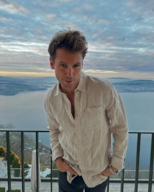 Bastian Baker Instagram - It’s almost time to look back at all the wonderful things that happened to us this year!! But for now it’s Time to relax in style @omega ❤️ #ad