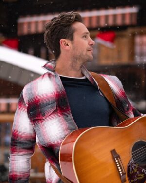 Bastian Baker Instagram - On se voit le 1er mars aux Diablerets pour lancer la tournée!! Billets sur le lien dans la bio! À très vite ❤️ photo de @justmikewolf