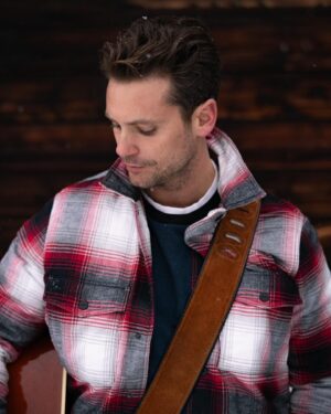 Bastian Baker Instagram - On se voit le 1er mars aux Diablerets pour lancer la tournée!! Billets sur le lien dans la bio! À très vite ❤️ photo de @justmikewolf