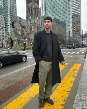 Bastien Grimal Instagram - Hello Quebec ❤️🇨🇦🍁 
Personne a encore trouvé pourquoi je suis là.
Qui a une idée?

🥼 @thefrankieshop 
👖 @carhartt_europe 
👞 @timberland_eu 
👕 @adidasparis

Merci pour la photo @killianchg 🙏🏼 (ptain tout le monde est cool ici)