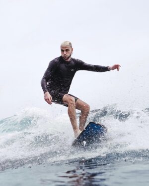 Bastien Grimal Instagram - ENFIN les premières images de surf à Bali😅🏄🏼‍♂️🥰 par @leamzn