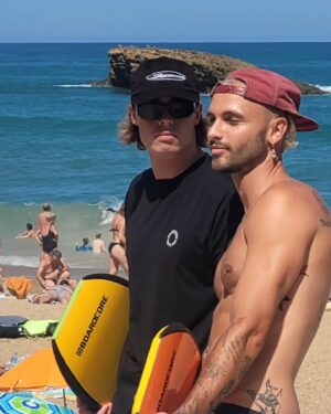 Bastien Grimal Instagram - C’EST PAS LA TAILLE QUI COMPTE #znoybiarritz
❤️ @lucas.drag